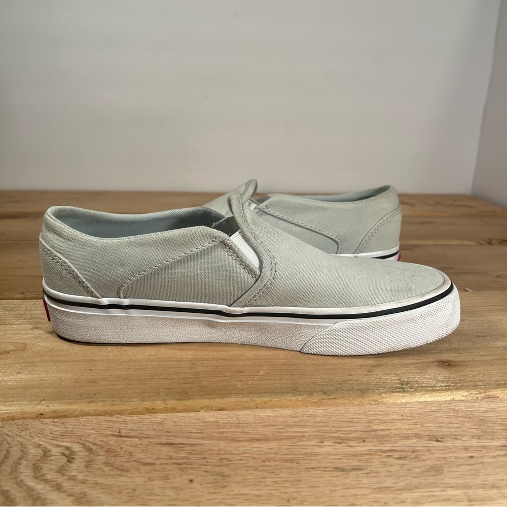 Vans Off The Wall Women’s 6 Light Gray Slip On Sneakers